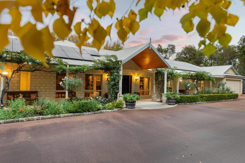 300 PEET RD, ROLEYSTONE, WA 6111