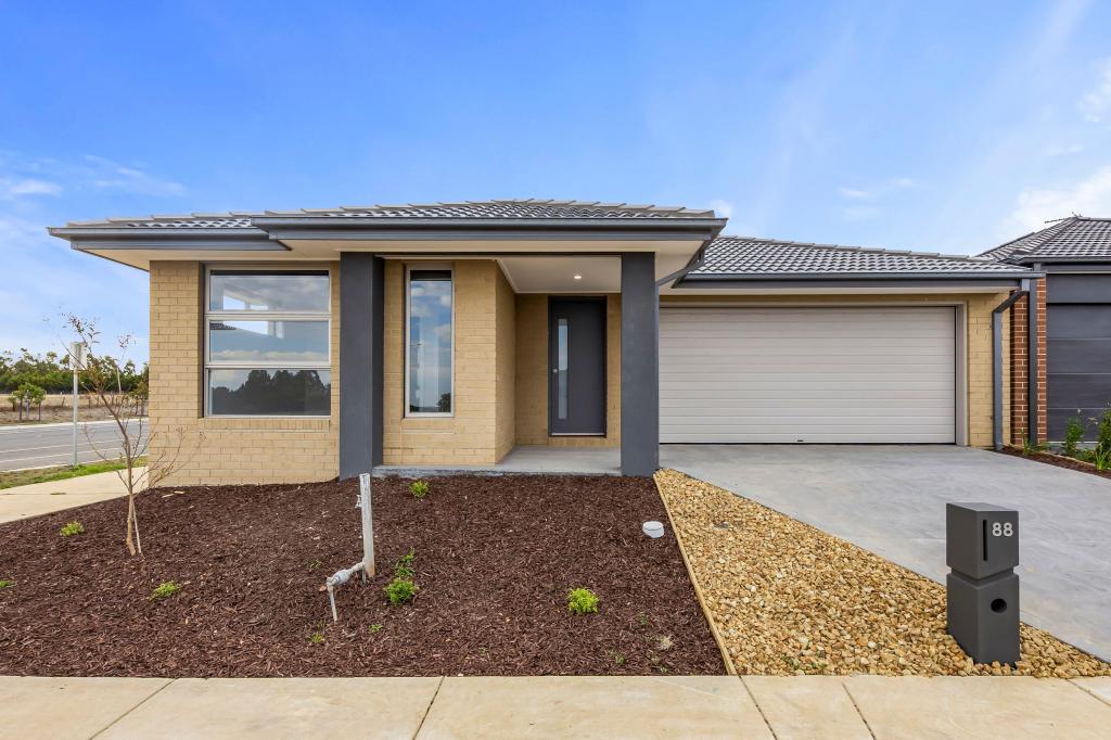 88 Steamboat Ave, Winter Valley, VIC 3358