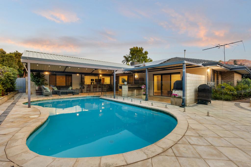 4 Cain Pl, Leeming, WA 6149