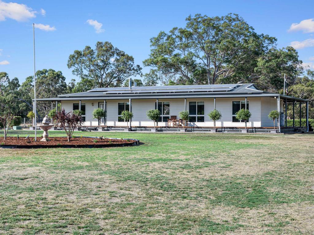 32 Willis St, Cavendish, VIC 3314