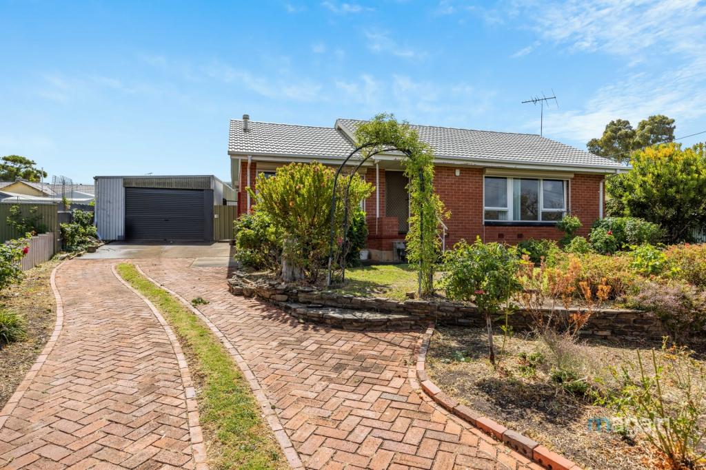 17 Fabian Cres, Morphett Vale, SA 5162