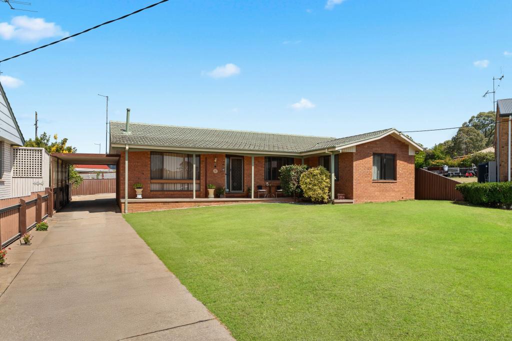 5 ATKINSON CRES, GOULBURN, NSW 2580