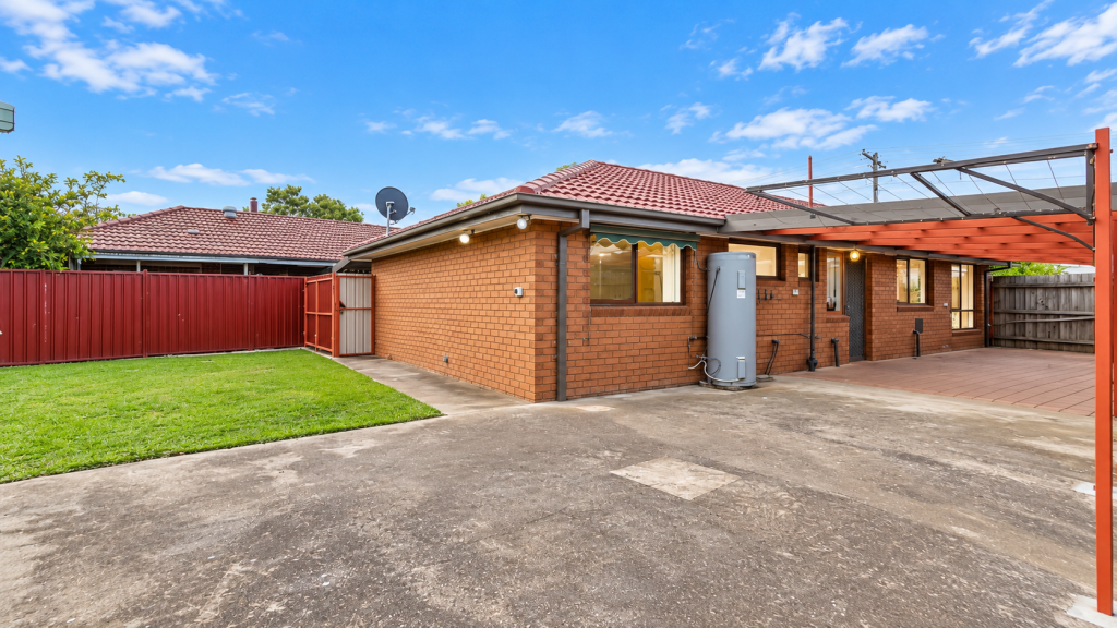 21 Stewart Cres, Rockbank, VIC 3335