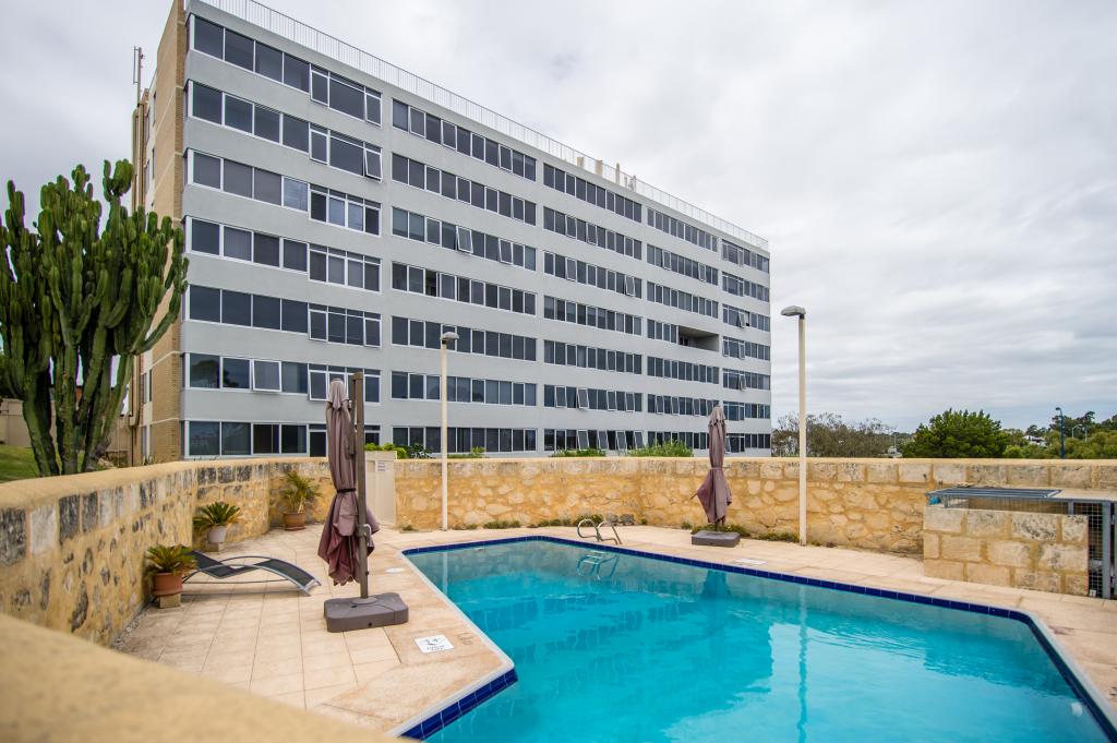 16/2 ANGWIN ST, EAST FREMANTLE, WA 6158