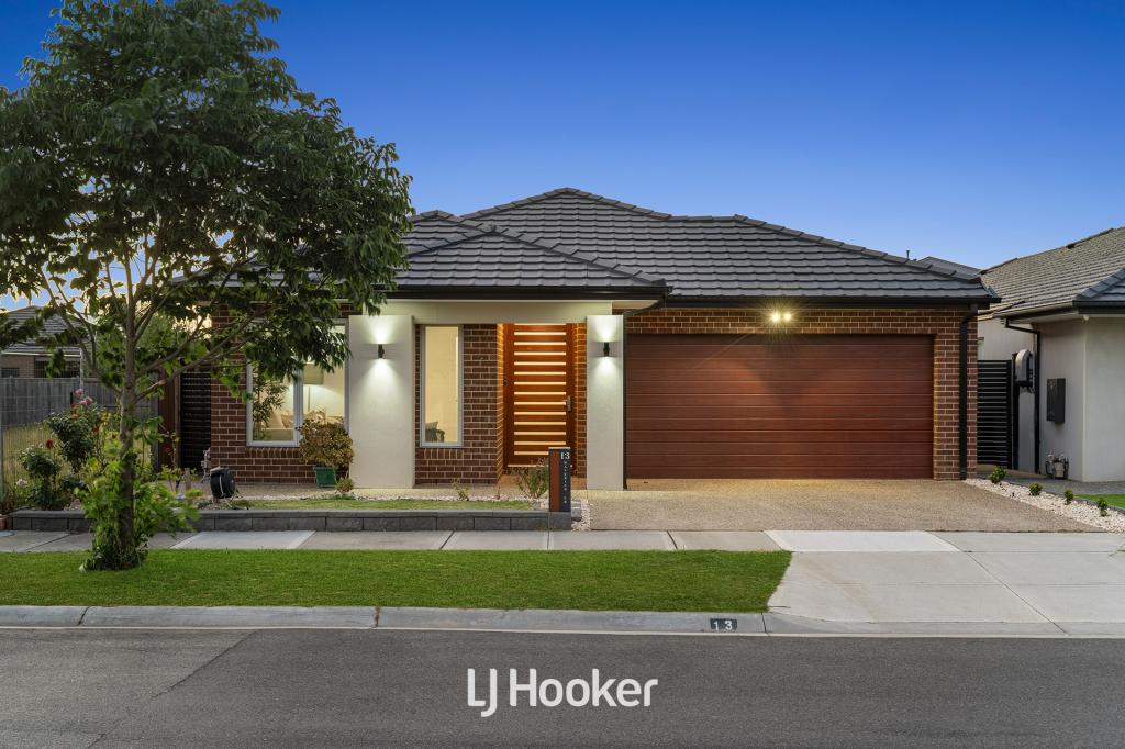 13 Maverick Cres, Clyde North, VIC 3978