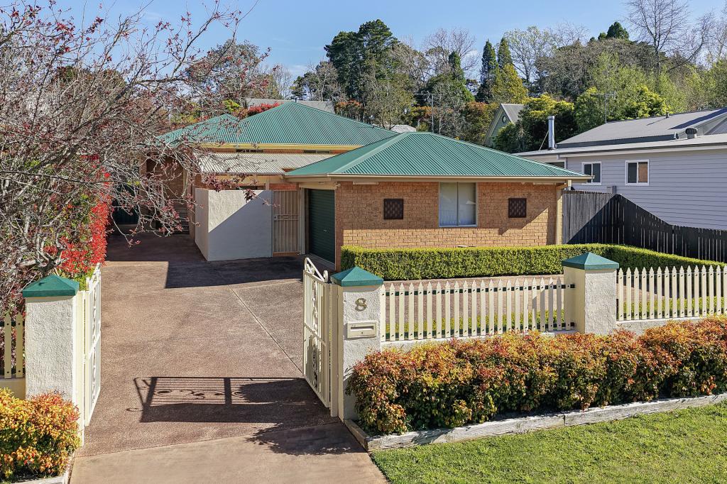 8 Lyle St, Wentworth Falls, NSW 2782