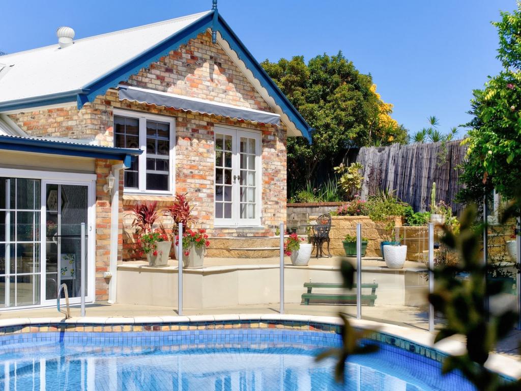 10 Solar Ct, Benowa, QLD 4217