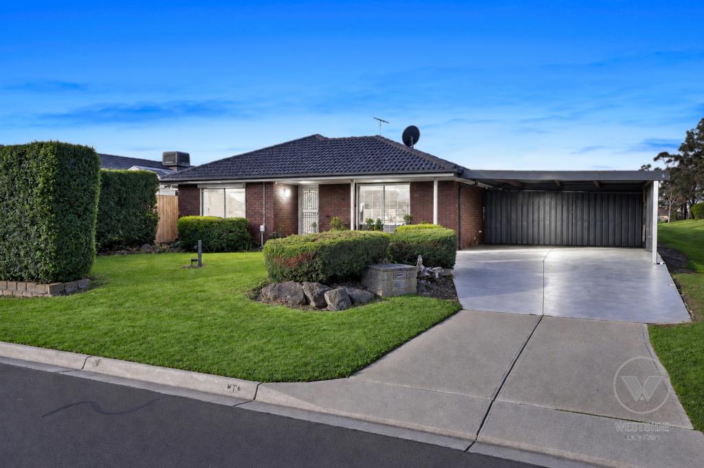 2 THOROUGHBRED AVE, WERRIBEE, VIC 3030