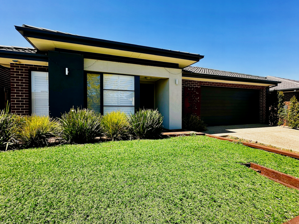 8 Wanneroo Cct, Harkness, VIC 3337