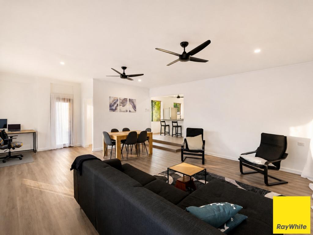 31 Yurongi St, Caravonica, QLD 4878