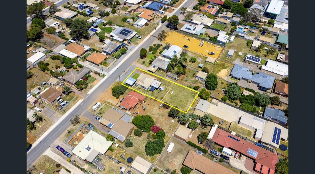 217 First St, Wonthella, WA 6530