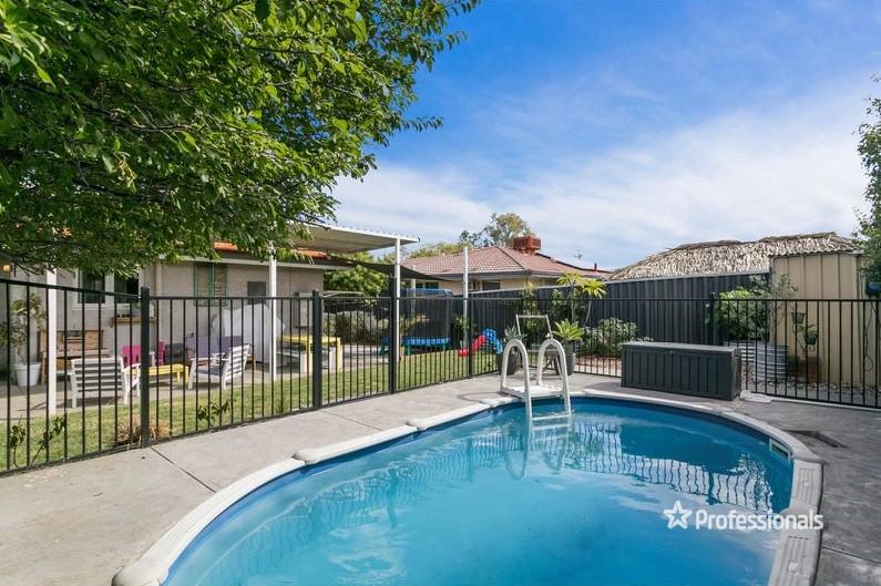 B/2 Burnham Way, Girrawheen, WA 6064