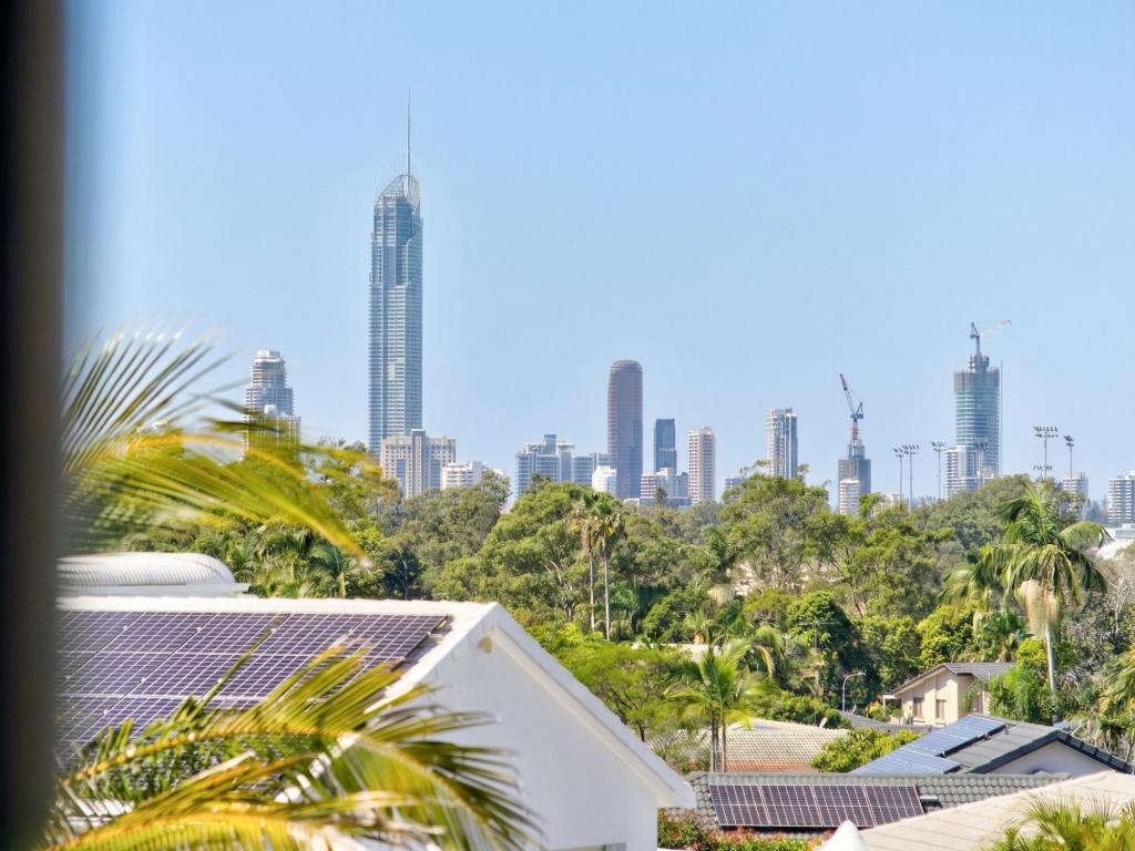 10 Solar Ct, Benowa, QLD 4217