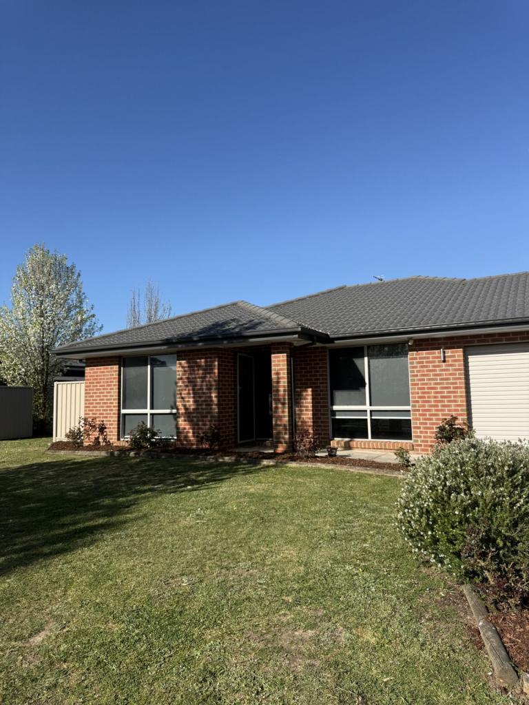 12 Mcmahon Dr, Ballan, VIC 3342