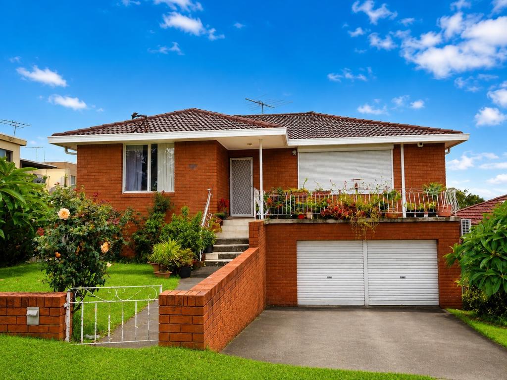 127 JOHNSTON RD, BASS HILL, NSW 2197
