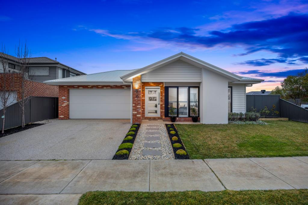 10 Lee Rd, Lucas, VIC 3350