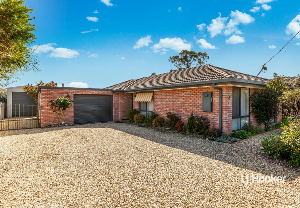 8 Dean Dr, Broadford, VIC 3658