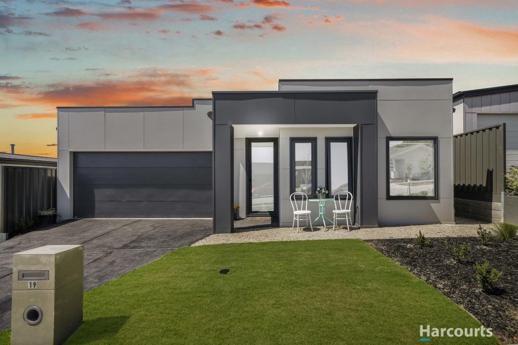 19 Verbier Rd, Pakenham, VIC 3810