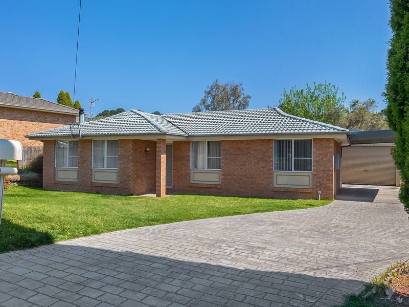 15 Paul Cres, Moss Vale, NSW 2577