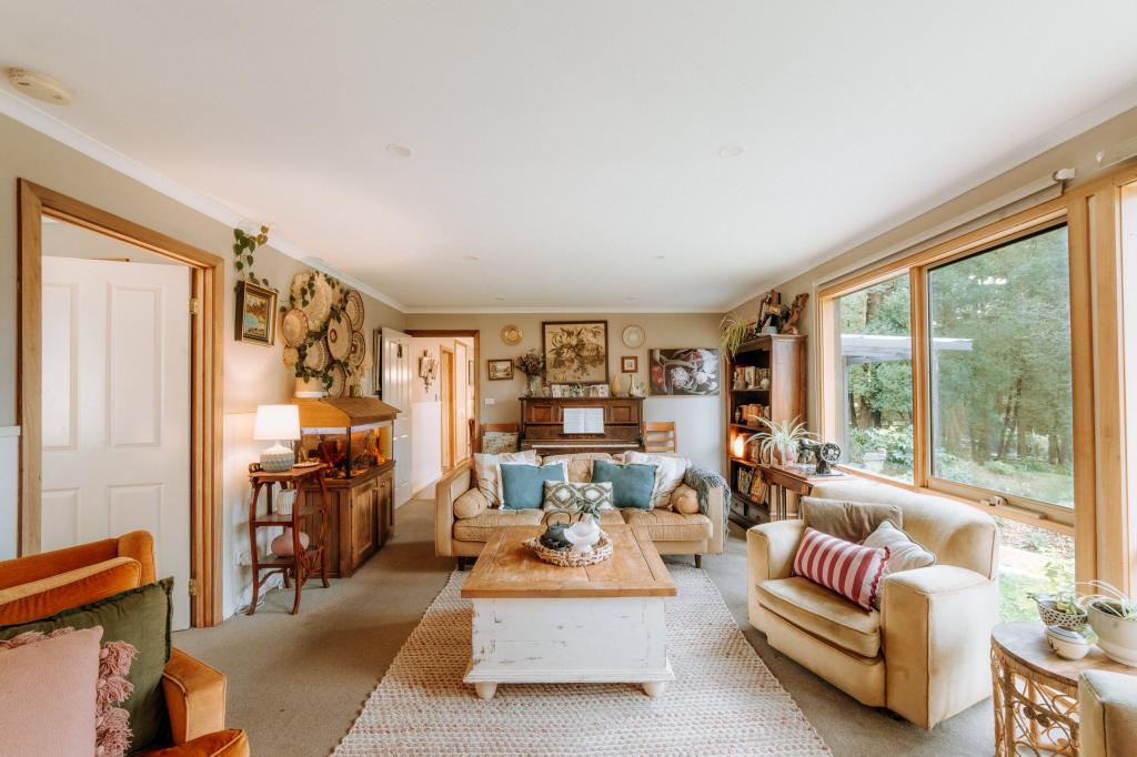 34 SECOND AVE, COCKATOO, VIC 3781
