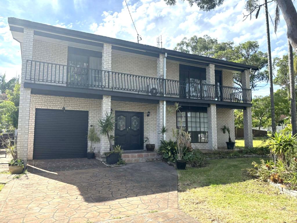 1 Apanie Cl, Summerland Point, NSW 2259