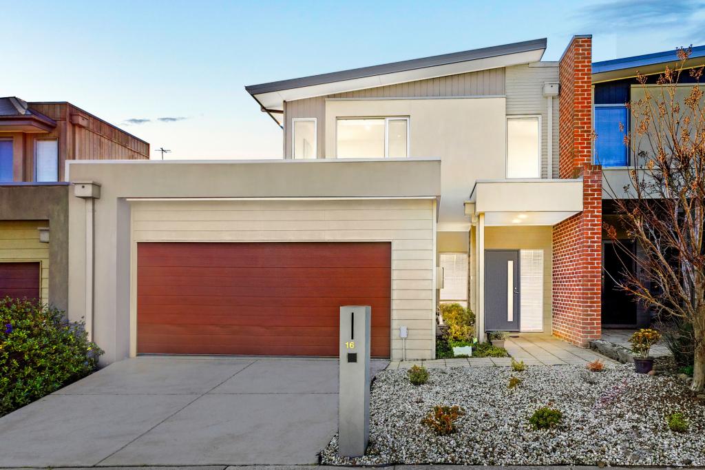 16 BRAEBURN PDE, ROWVILLE, VIC 3178