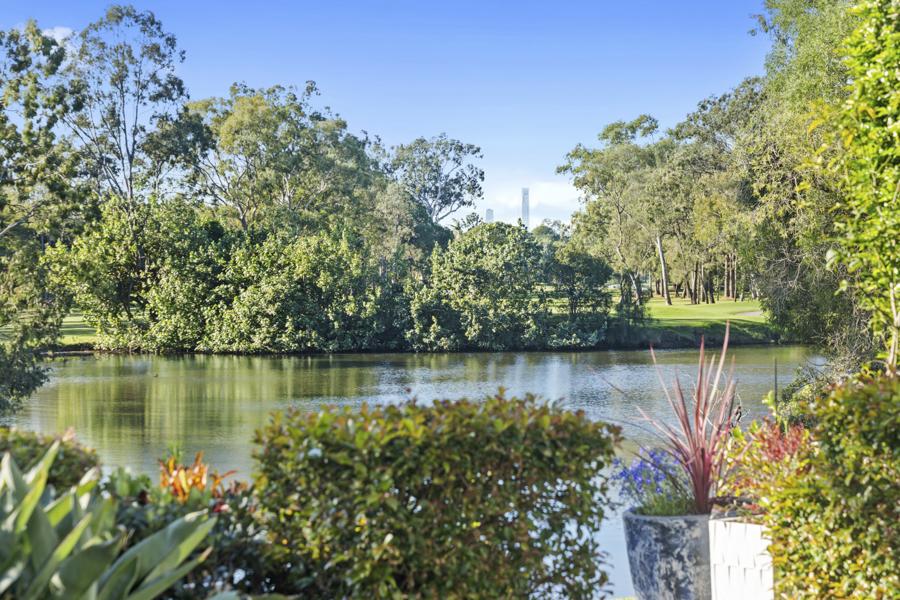 2 Bridgeton/125 Santa Cruz Bvd, Clear Island Waters, QLD 4226