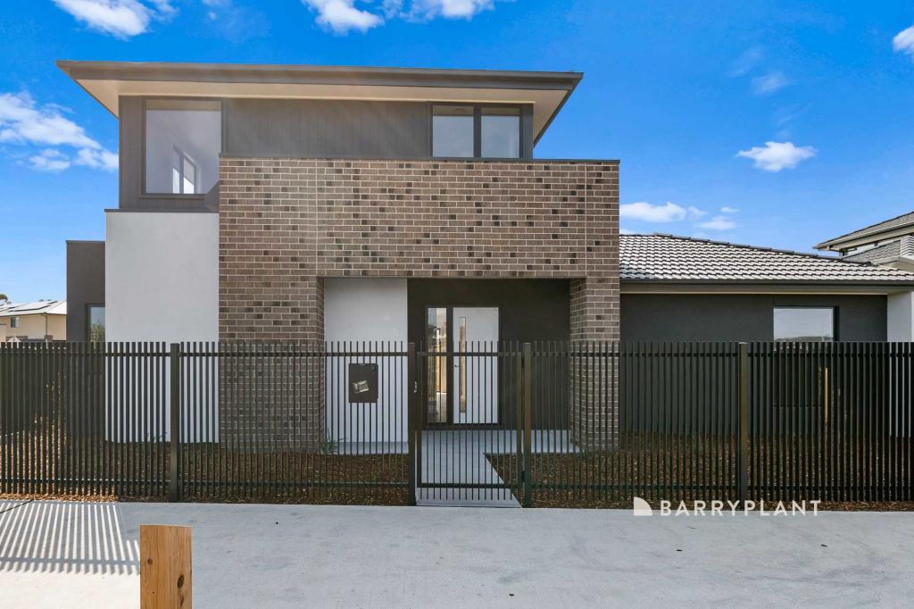 11 Gobelins Walk, Clyde North, VIC 3978