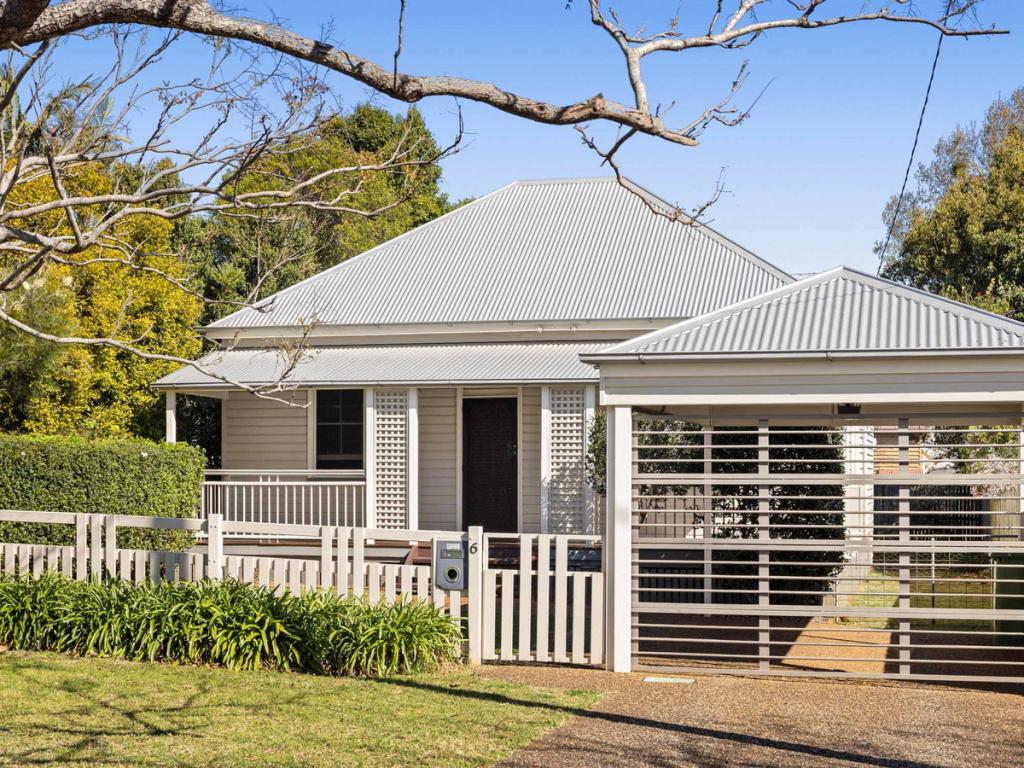 6 Stirling St, East Toowoomba, QLD 4350