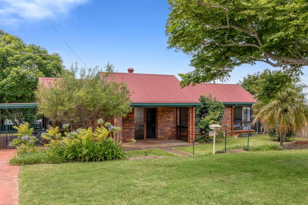33 Champagne Cres, Wilsonton Heights, QLD 4350