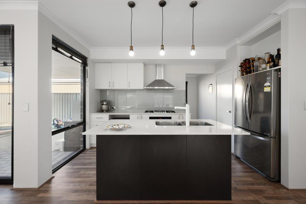 11 Mayor St, Harrisdale, WA 6112