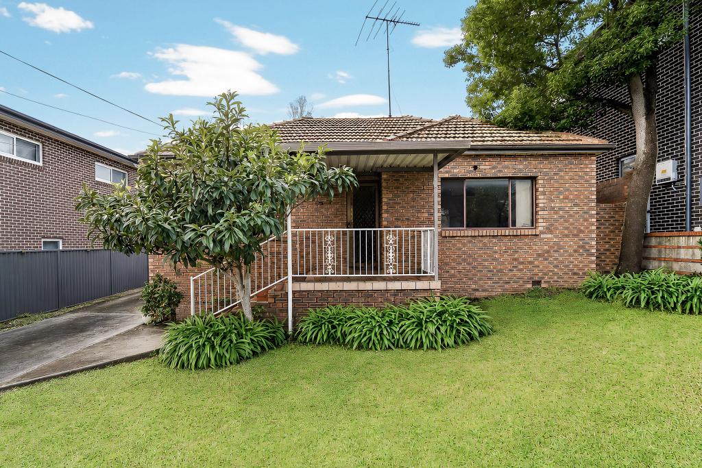 156 Rex Rd, Georges Hall, NSW 2198