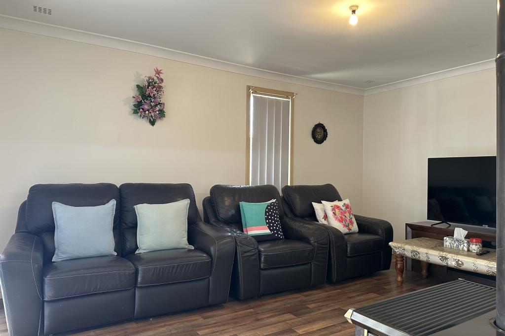 8 Cassia Ct, Katanning, WA 6317