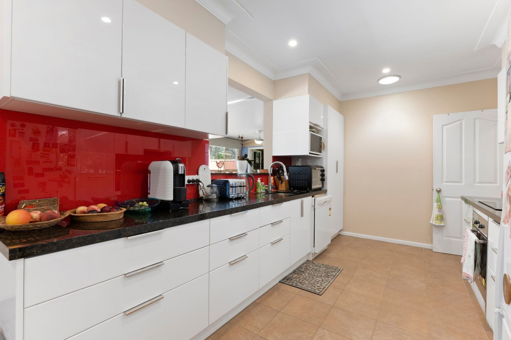 8 Granada Ave, Macquarie Hills, NSW 2285