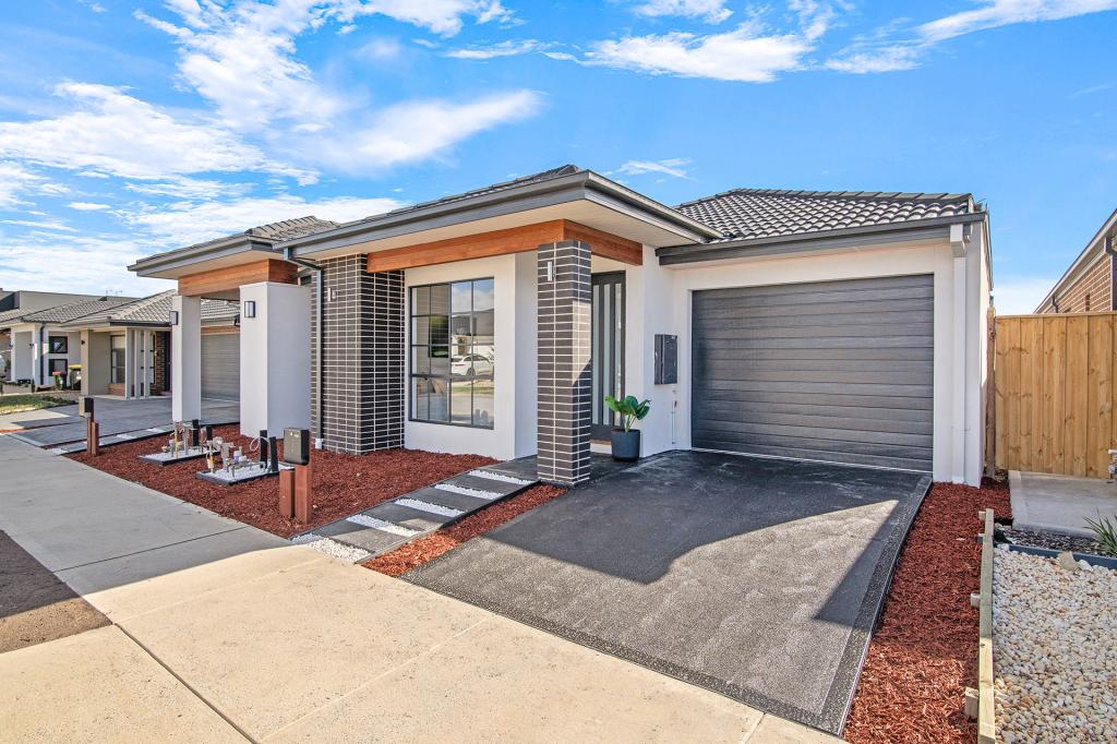 8 Spindle St, Clyde North, VIC 3978