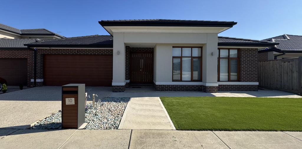 10 Crosswater Bvd, Clyde North, VIC 3978