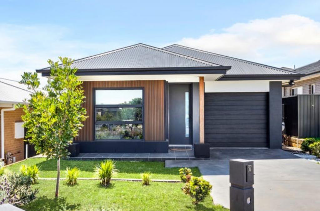 37 MELTON CCT, GREGORY HILLS, NSW 2557