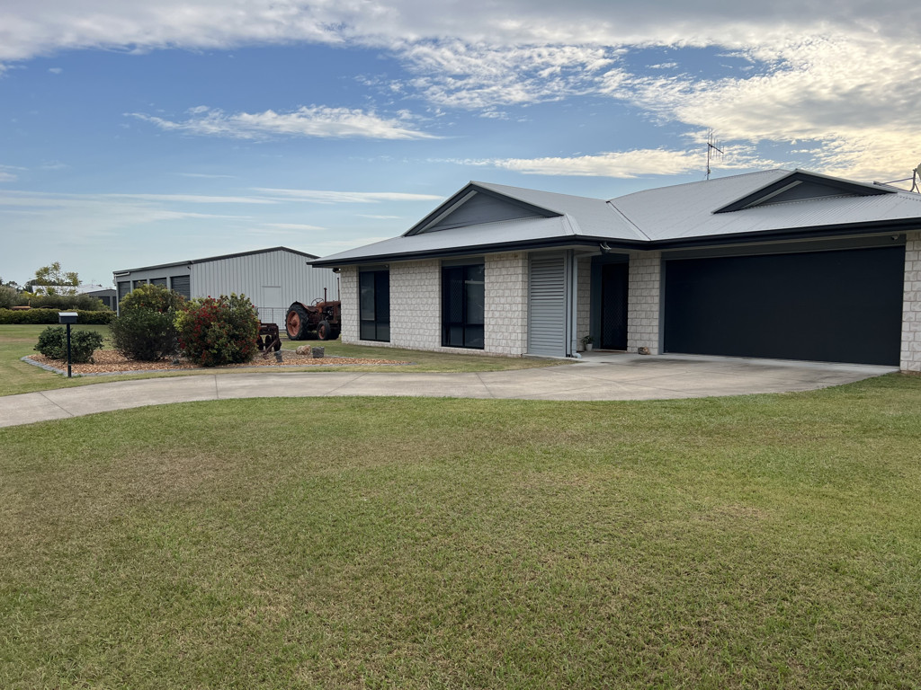 67 LAKE DR, YENGARIE, QLD 4650