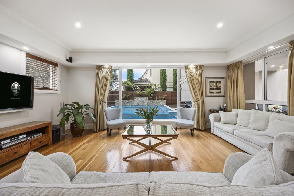 37 Sir Warwick Fairfax Dr, Harrington Park, NSW 2567