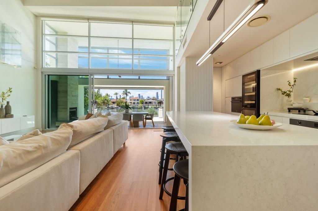 Residence 5,/17 Marseille Ct, Bundall, QLD 4217