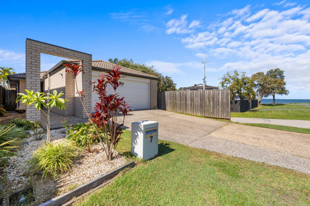 7 Simon St, Victoria Point, QLD 4165