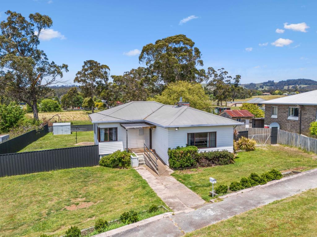 45 ENNIS AVE, RAILTON, TAS 7305