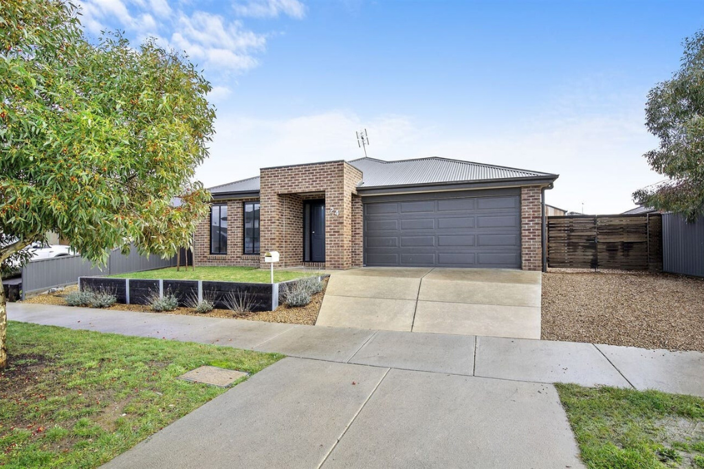 24 CRAVEN ST, LUCAS, VIC 3350