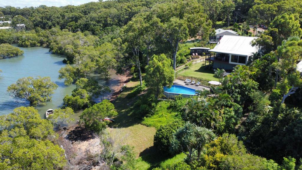 103 Beelong St, Macleay Island, QLD 4184