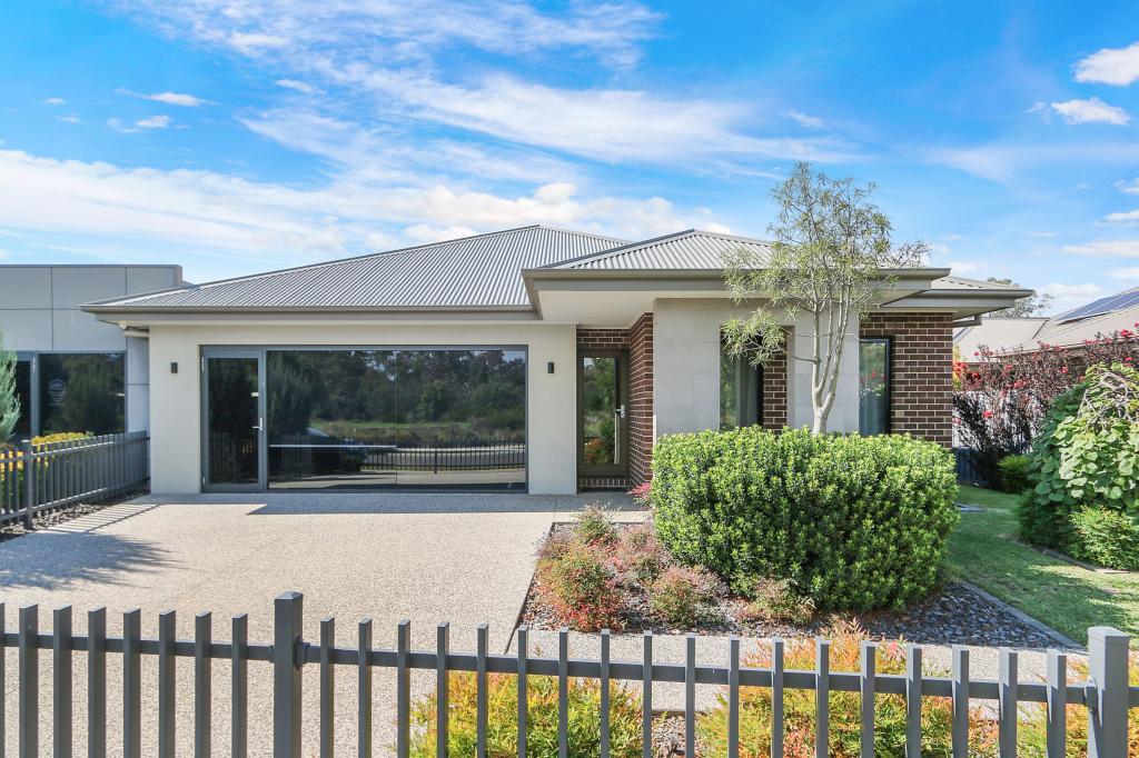 17 Newport Cres, Thurgoona, NSW 2640