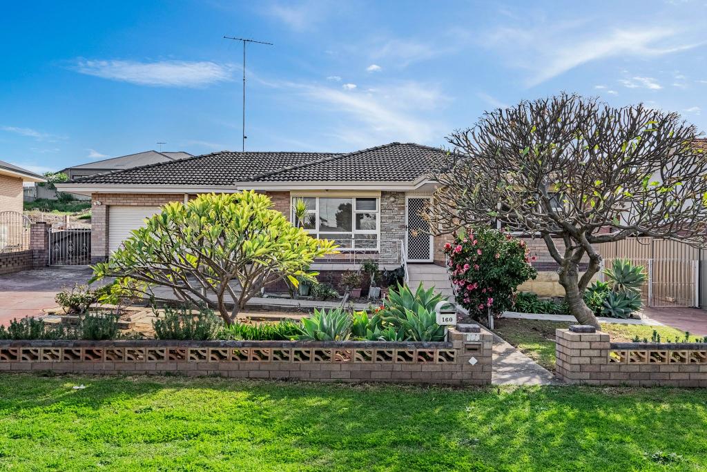 160 Clontarf Rd, Hamilton Hill, WA 6163