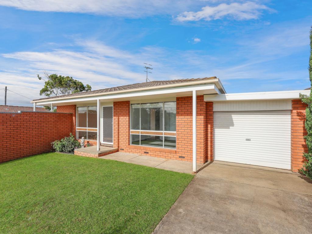32 CAROLYN CRES, WARRNAMBOOL, VIC 3280