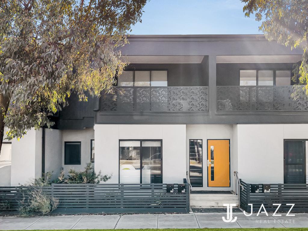 1/130 GRASSBIRD DR, POINT COOK, VIC 3030