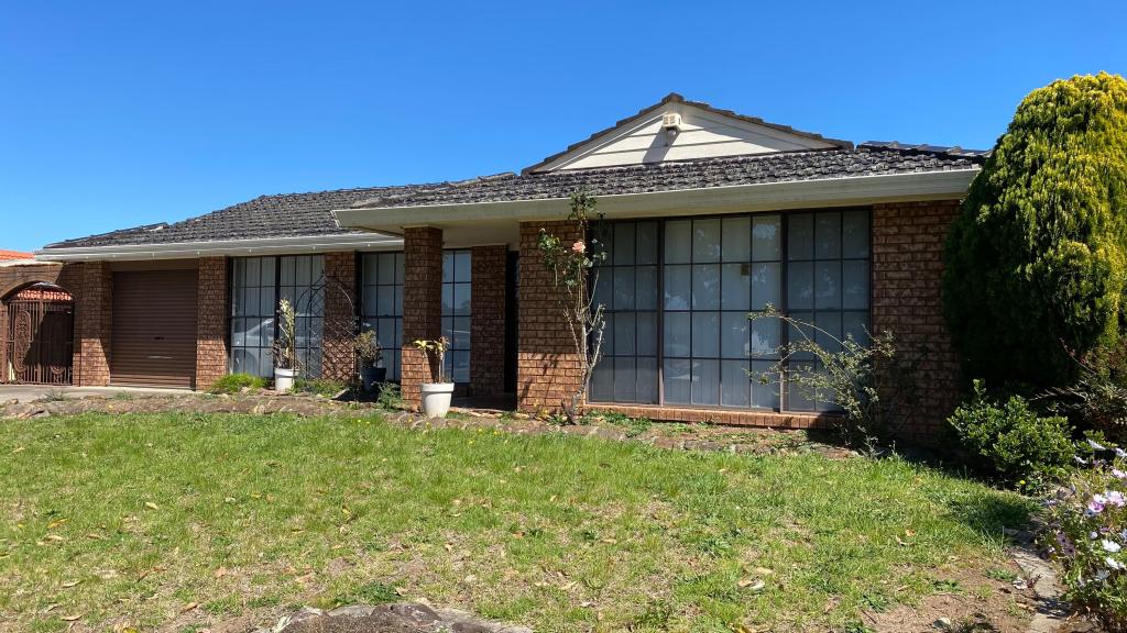 11 Cherokee Ave, Greenfield Park, NSW 2176