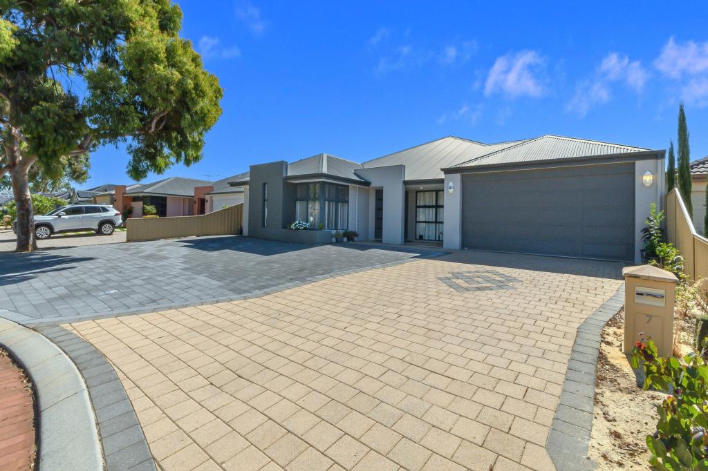 7 BLARNEY PL, CANNING VALE, WA 6155